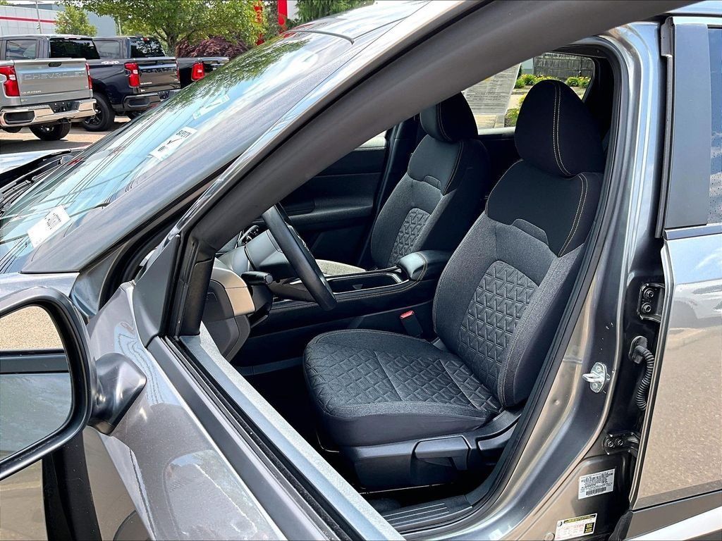 Used 2025 Nissan Kicks SV AWD/4WD image 10