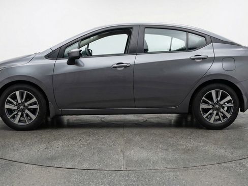 Used 2025 Nissan Versa SV image 5