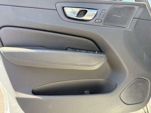Used 2023 Volvo XC60 B5 Plus image 6