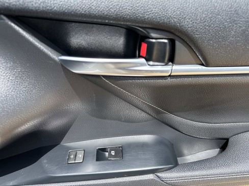 Used 2018 Toyota Camry XSE FWD image 15