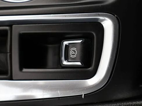 Used 2024 Chevrolet Equinox LT FWD image 34