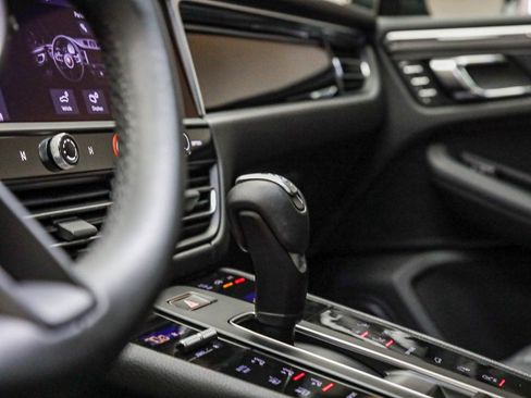 Certified 2025 Porsche Macan image 26