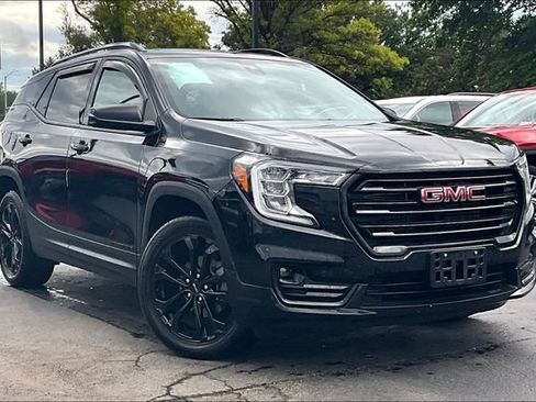 Used 2022 GMC Terrain SLT w/ Infotainment Package II AWD/4WD image 2