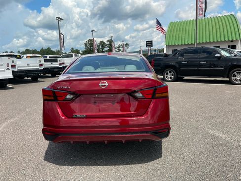 Used 2025 Nissan Altima 2.5 SV FWD image 6