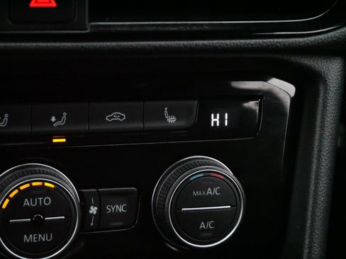 Certified 2024 Volkswagen Taos SE image 28