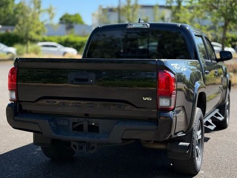 Used 2019 Toyota Tacoma TRD Sport AWD/4WD image 5