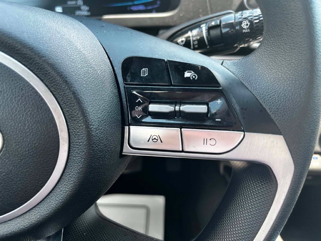 Used 2026 Hyundai Elantra SE FWD image 11