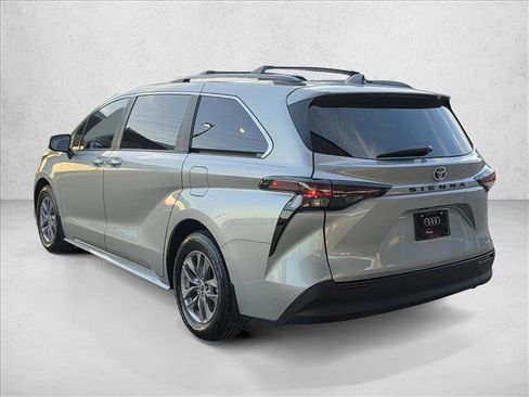 Used 2024 Toyota Sienna XLE image 7