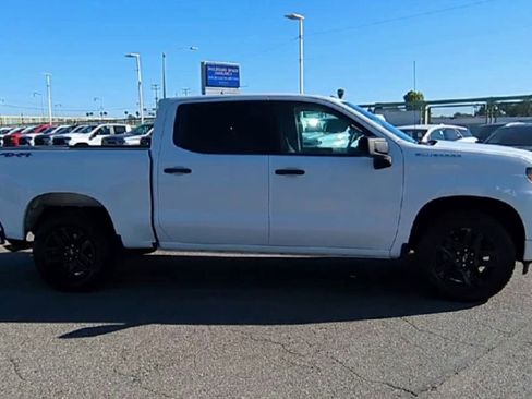 Used 2022 Chevrolet Silverado 1500 Custom image 9