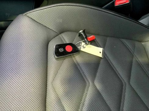 Used 2024 Volkswagen Atlas SE image 13