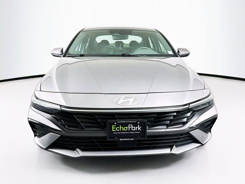 Used 2025 Hyundai Elantra SEL image 2