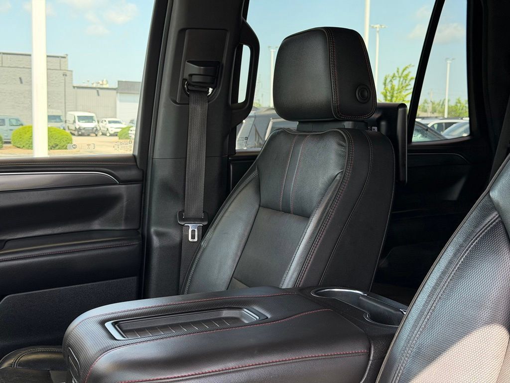 Used 2021 Chevrolet Tahoe RST w/ Luxury Package AWD/4WD image 14