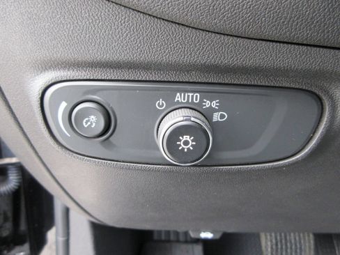 Used 2024 Chevrolet Equinox LT FWD image 23