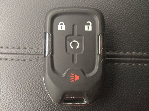 Used 2024 GMC Terrain SLE w/ Driver Convenience Package image 32