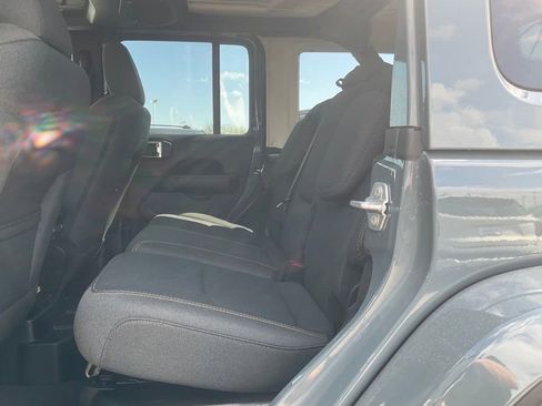 Used 2025 Jeep Wrangler Unlimited Sahara AWD/4WD image 26