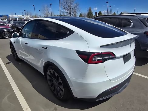 Used 2022 Tesla Model Y Performance image 10