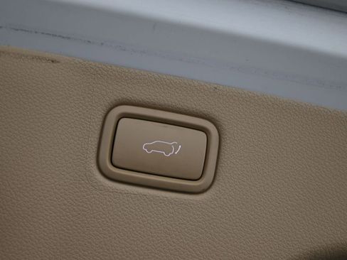 Used 2016 Kia Sedona SX Limited image 50