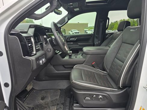 Used 2025 GMC Sierra 1500 AT4X AWD/4WD image 4