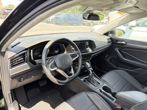 Used 2023 Volkswagen Jetta SE FWD image 7