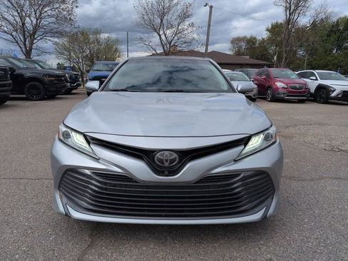 Used 2018 Toyota Camry XLE w/ Driver Assist Package FWD image 2