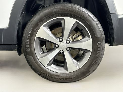 Used 2022 Jeep Cherokee Limited w/ Mopar Interior Package image 11