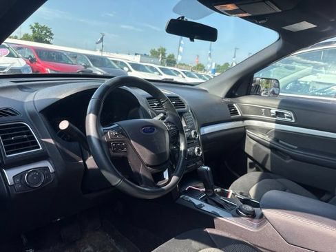 Used 2017 Ford Explorer XLT AWD/4WD image 10