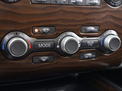 Used 2020 Nissan Pathfinder Platinum AWD/4WD image 25