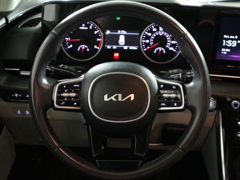 Used 2024 Kia Carnival EX FWD image 17