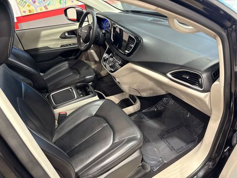 Used 2023 Chrysler Pacifica Touring-L FWD image 58
