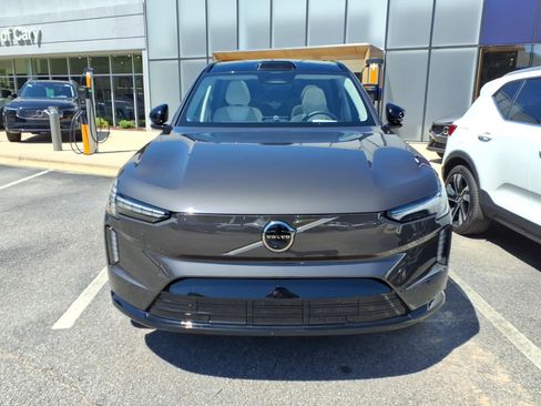 Used 2025 Volvo EX90 Ultra AWD/4WD image 8