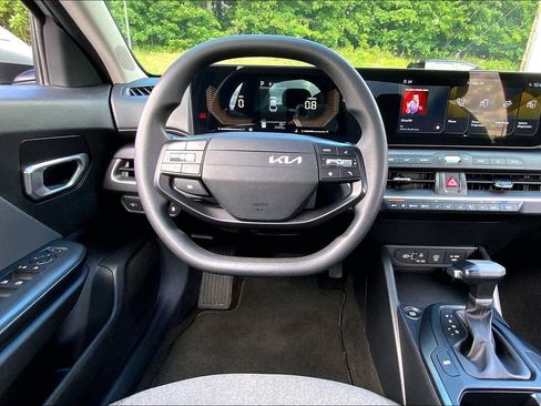 Used 2025 Kia K4 FWD image 5