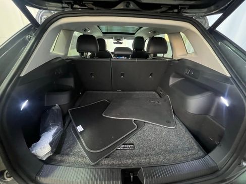 Certified 2025 Volkswagen Tiguan SE image 29