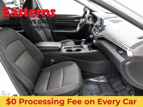Used 2025 Nissan Altima 2.5 SV FWD image 24