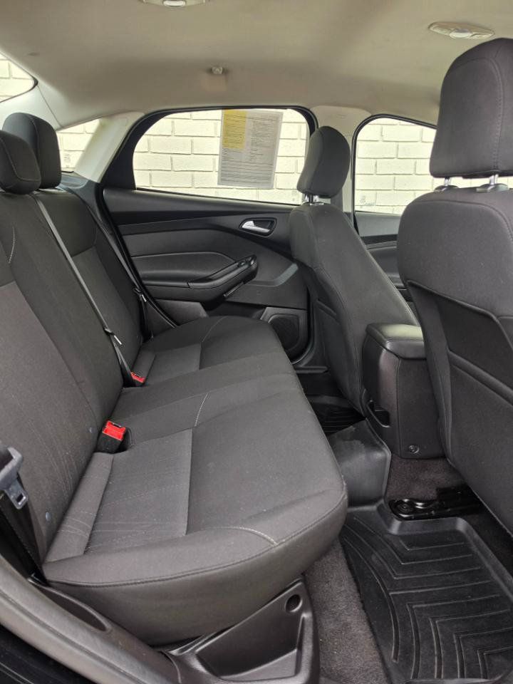 Used 2017 Ford Focus SE FWD image 13