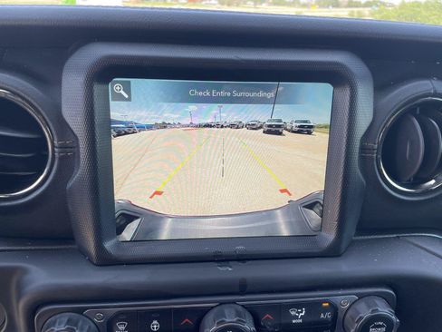 Used 2021 Jeep Gladiator Overland AWD/4WD image 24