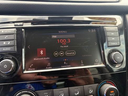 Used 2019 Nissan Rogue S FWD image 16