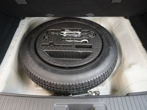 Used 2017 Honda HR-V EX image 11