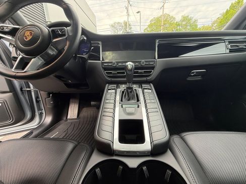 Certified 2020 Porsche Macan AWD/4WD image 15