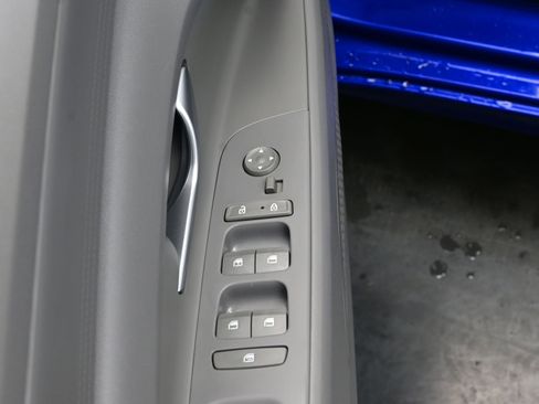 Used 2023 Hyundai Elantra SE image 10