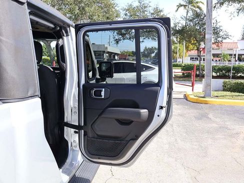 Used 2022 Jeep Gladiator Overland AWD/4WD image 22