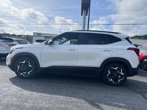 Used 2024 Kia Seltos EX FWD image 2