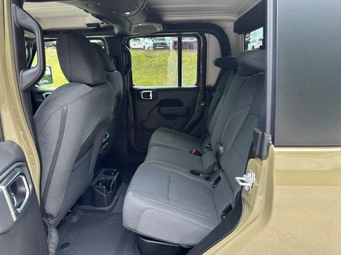 New 2025 Jeep Gladiator Sport image 20