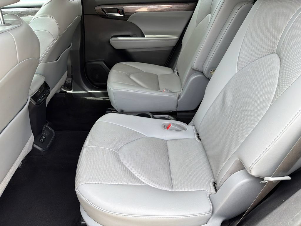 Used 2020 Toyota Highlander Limited FWD image 20