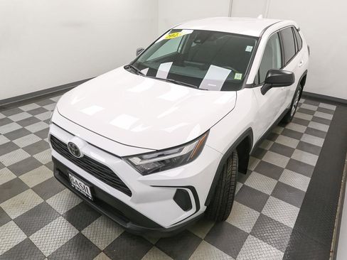 Used 2023 Toyota RAV4 LE AWD/4WD image 6