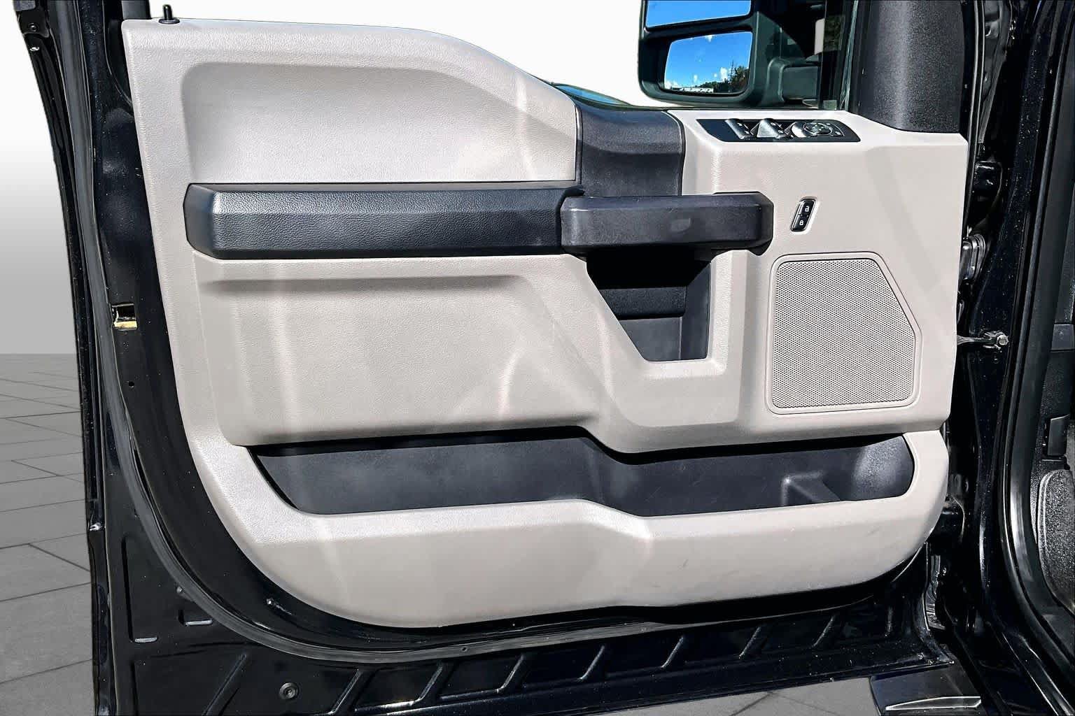 Used 2015 Ford F150 XL w/ Equipment Group 101A Mid AWD/4WD image 22
