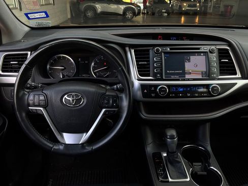 Used 2017 Toyota Highlander Limited FWD image 15