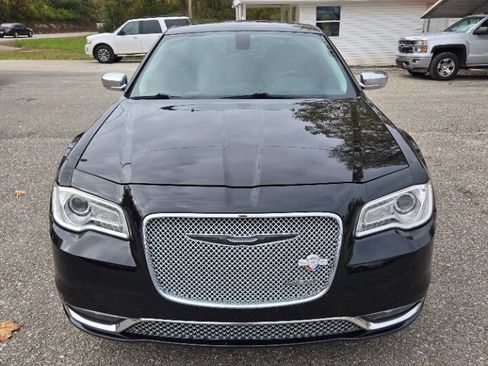Used 2015 Chrysler 300 C image 7