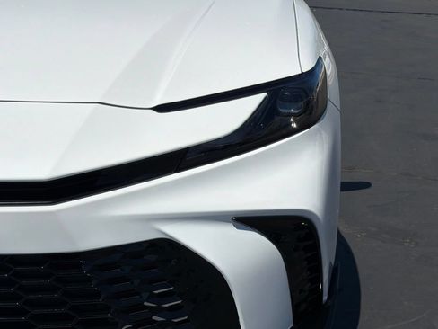 New 2026 Toyota Camry Hybrid FWD image 13
