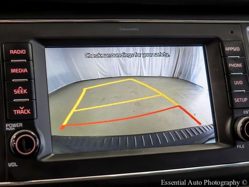 Used 2018 Kia Sedona LX w/ LX Essentials Premium Package image 16