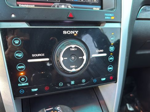 Used 2015 Ford Explorer Limited w/ Equipment Group 302A FWD image 18